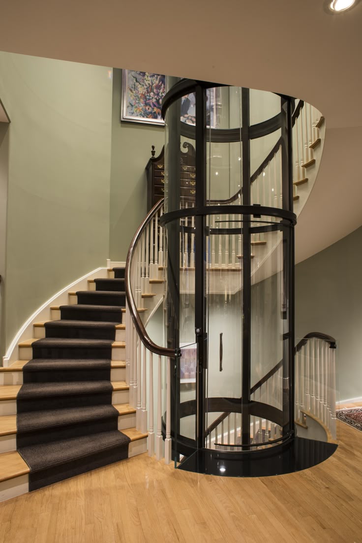 Circular Glass Lift